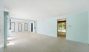 405 Hilltop Dr, Angola, IN 46703