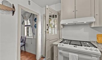 11 Cross St, Newport, RI 02840
