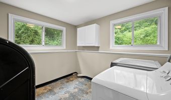 7 Tamarack Dr, Clinton, CT 06413