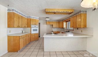 560 Oakley Ave, Burley, ID 83318