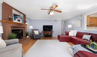 34 Finch Ln, North Kingstown, RI 02874
