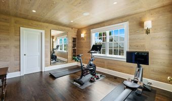 25 Tokeneke Trl, Darien, CT 06820