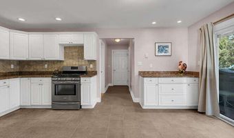 3 Waverly Pl, Aberdeen, NJ 07747