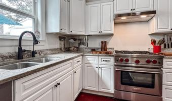 242 15th St, Apalachicola, FL 32320