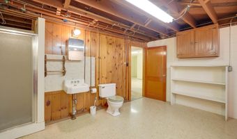 607 Parriott St, Aplington, IA 50604