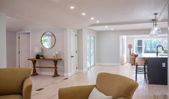 65 Sebbins Pond Dr, Bedford, NH 03110