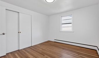 101 Bateman Ave, Cranston, RI 02920