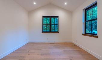 21054 E Country Club Rd, Brightwood, OR 97011