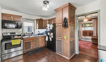 208 S 3rd St, Beresford, SD 57004