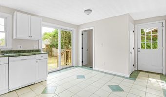 4 Ellsworth St, Warwick, RI 02886