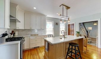 9 Dartmouth St, Newport, RI 02840