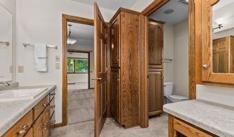 301 E WAYFARER Ln, Appleton, WI 54913