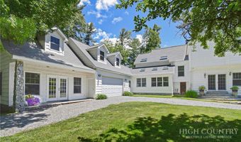 140 Library Ln, Banner Elk, NC 28604