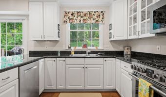 17 Greyledge Dr, Albany, NY 12211