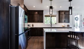967 S 66TH Pl, Springfield, OR 97478