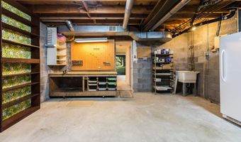 22 Haverhill Ct, Ann Arbor, MI 48105