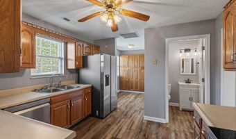 2412 Colonial Dr, Athens, TN 37303