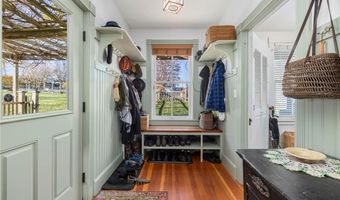 41 Walcott Ave, Jamestown, RI 02835