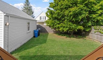 21 Brookwood Rd, Cranston, RI 02920
