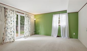 212 Country Club Ln, Altoona, WI 54720