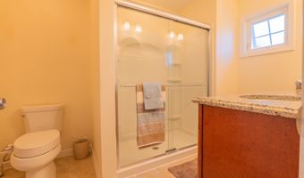 12 Oak Meadows Dr 12, Brookfield, CT 06804