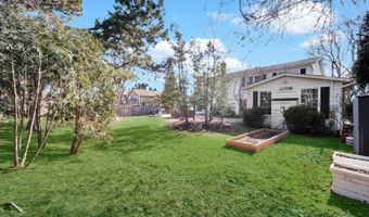 24 W Berkley Dr, Arlington Heights, IL 60004
