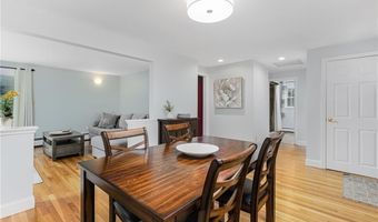 7 Jencks Rd, Cumberland, RI 02864