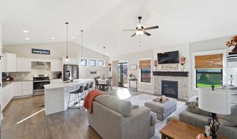 1404 S 10th St, Adel, IA 50003