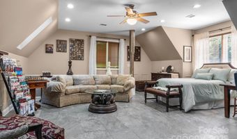 11 Hearthstone Dr, Asheville, NC 28803