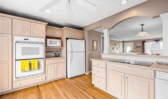 16 Elm Ave, Narragansett, RI 02882
