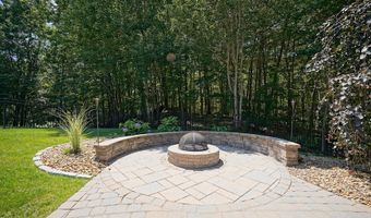 8 Meeting Rock Dr, Atkinson, NH 03811