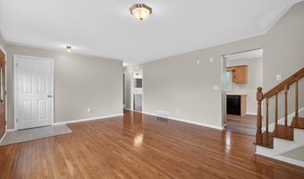 12 Winifred Dr, Albany, NY 12205