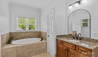 2617 Bay St, Charlotte, NC 28205