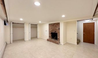 24 High St, Middletown, RI 02842