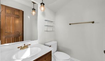 523 Lathrop Ave, Algonac, MI 48001
