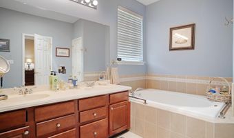 10 Harbor Pl, Barnegat, NJ 08005