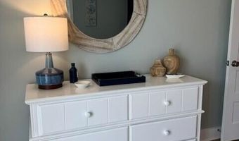 102 W Dobbs St, Atlantic Beach, NC 28512