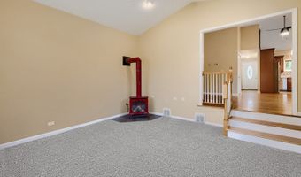 17 Willow St, Algonquin, IL 60102