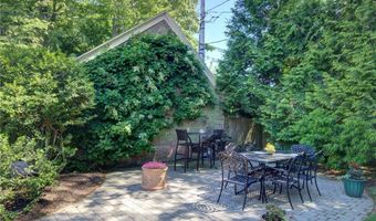 51 Ayrault St, Newport, RI 02840