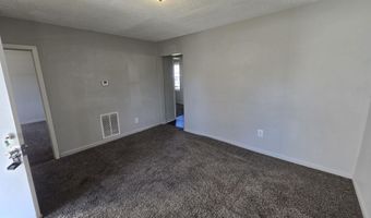 213 W College St, Aurora, MO 65605