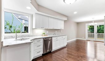 2516 White Oak Dr, Ames, IA 50014