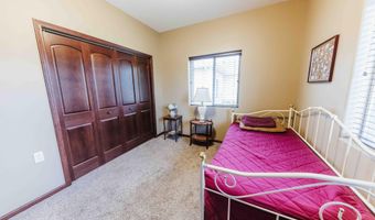 1716 Miller Ln, Aberdeen, SD 57401