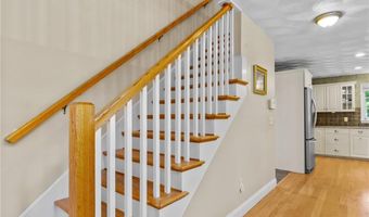 10 Lantern Brook Dr, Lincoln, RI 02865