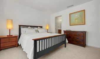 903 Larson Dr 903, Danbury, CT 06810