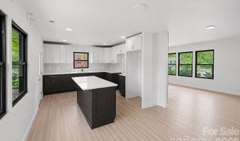 3801 Woodleaf Rd, Charlotte, NC 28205