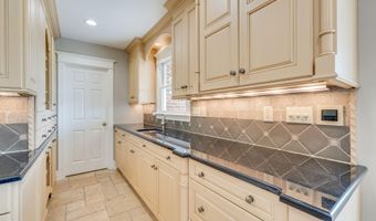 20484 Lake Rd, Abingdon, VA 24211