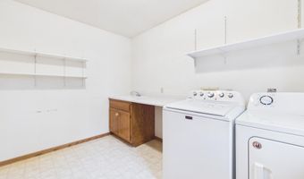 1212 E Fleetwood Cir, Brandon, SD 57005