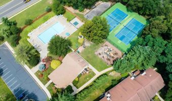 283 Gloucester Ct, Aberdeen, NJ 07747