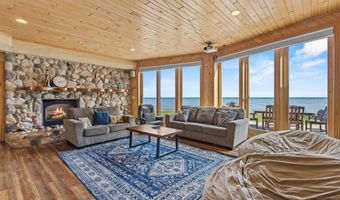 E7379 WASHINGTON Road, Algoma, WI 54201