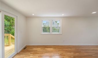 28 Wesleyan Ave, Warwick, RI 02886